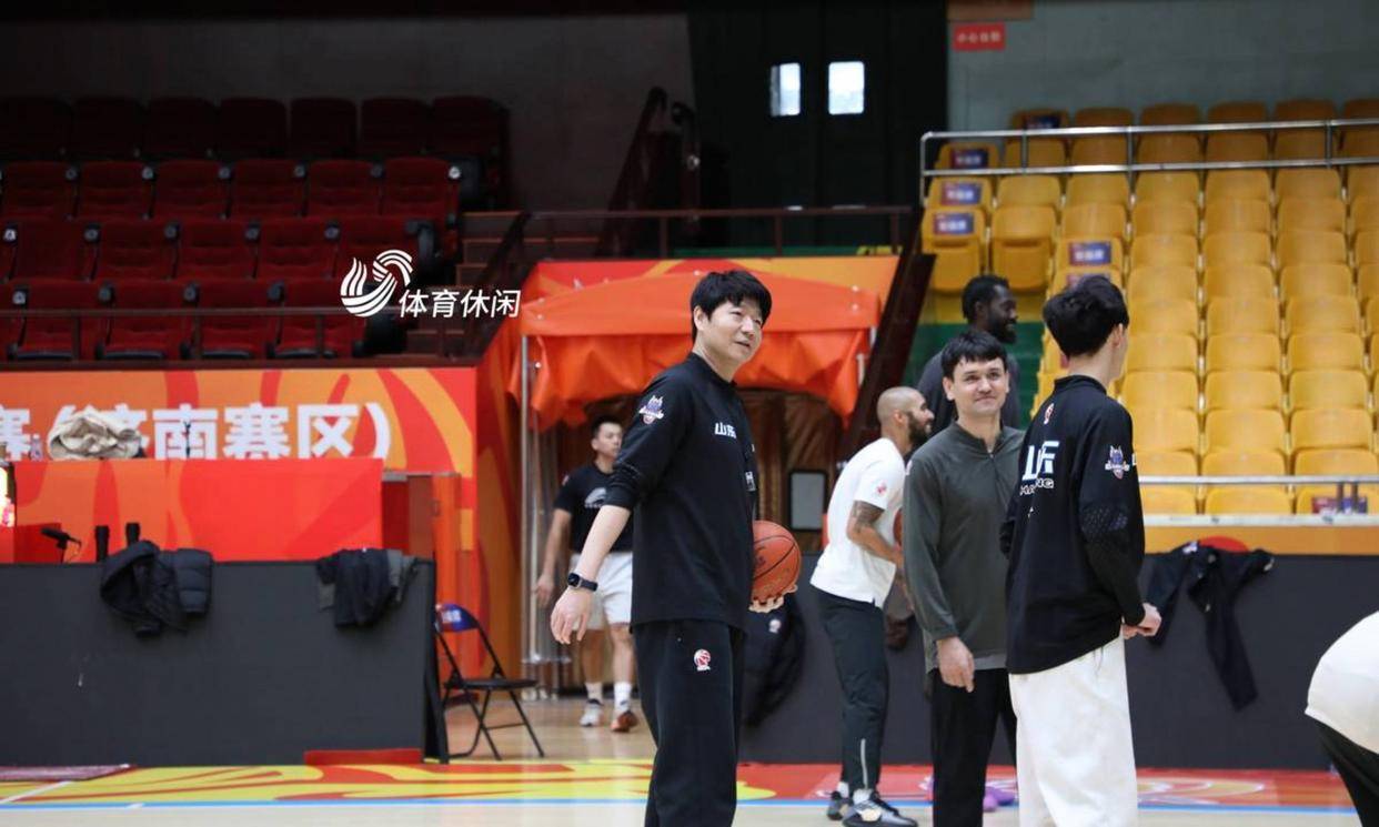 lol 职业选手-包含德甲赛后走向成谜，山东男篮再遭质疑，引发热议，团队化学反应显著的词条